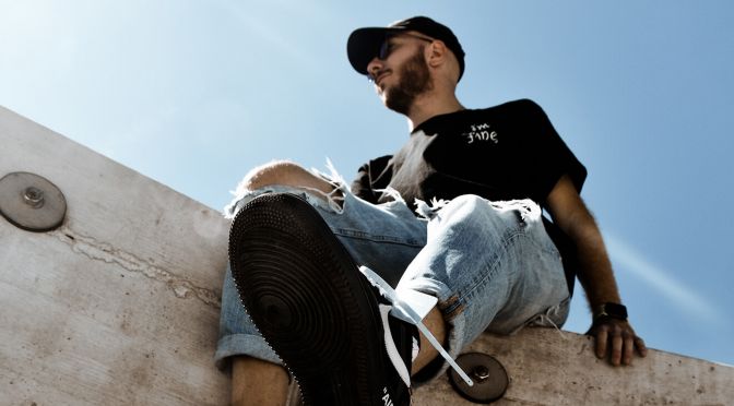 Parisian brand gentle reminder launches SS22 ready-to-wear (Demo)